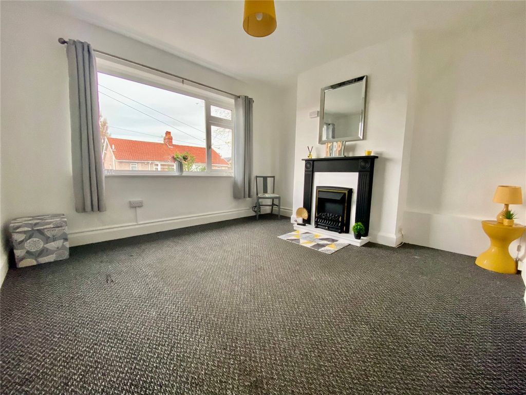 Property photo 3 of 11 Living Room