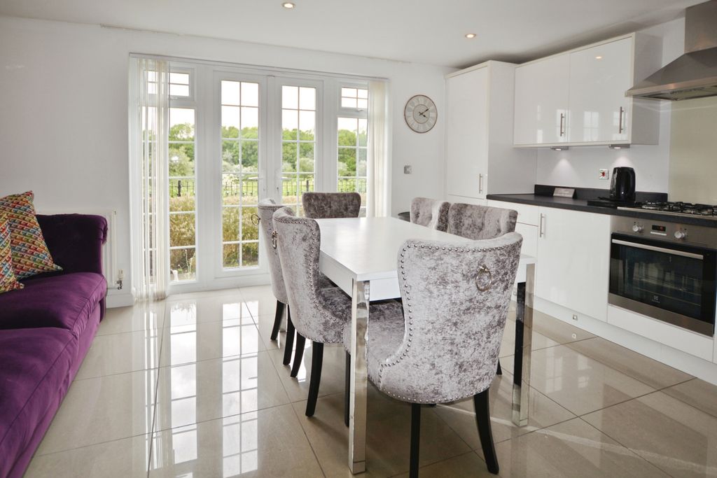 Property photo 3 of 14 Kitchen Diner