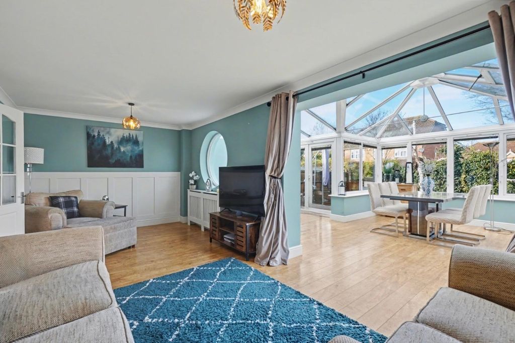 Property photo 2 of 18 4796345