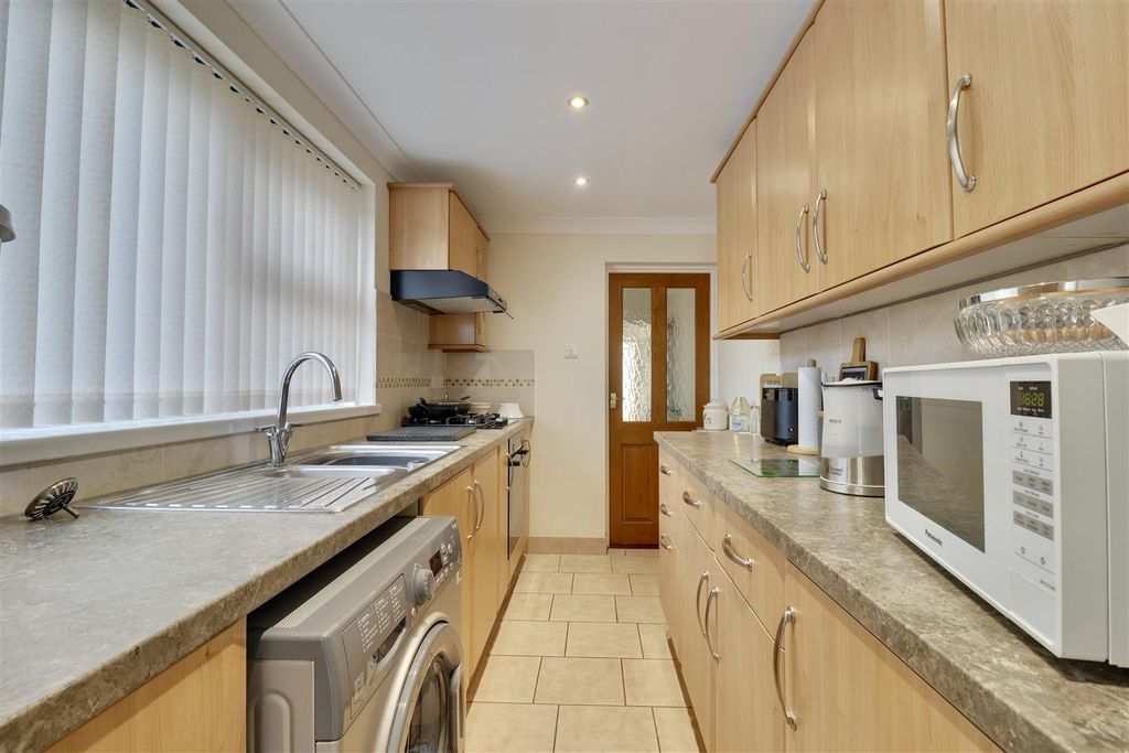 Property photo 3 of 12 E90D8CD2-98B9-4C82-85Ea-A71026Ef1E04_1_201_A.Jpeg