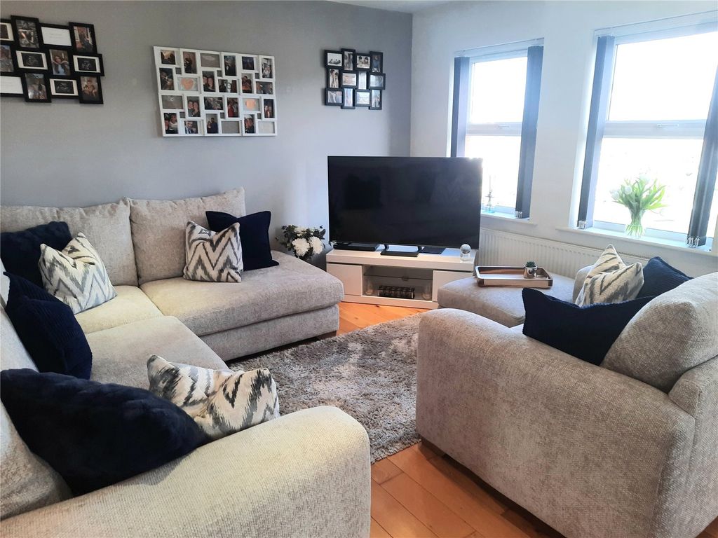 Property photo 2 of 15 Lounge