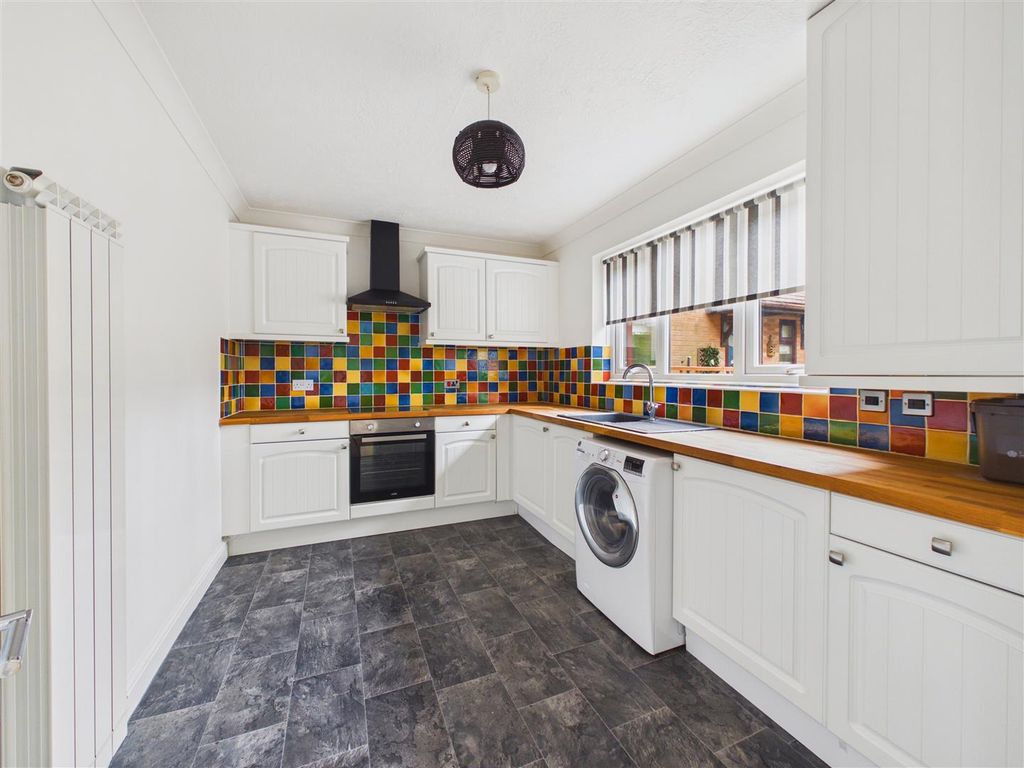 Property photo 2 of 9 Kitchen