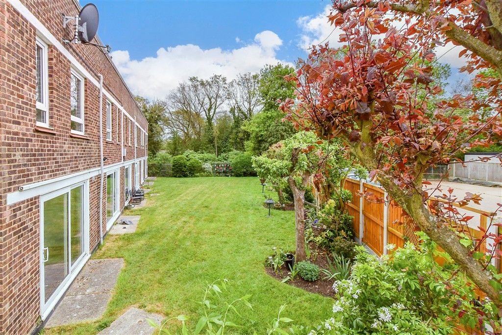 Property photo 2 of 17 Communal Gardens