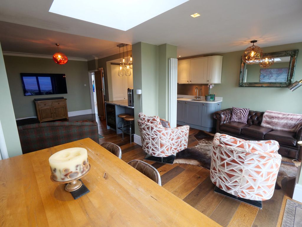 Property photo 3 of 24 Dining / Seating Area