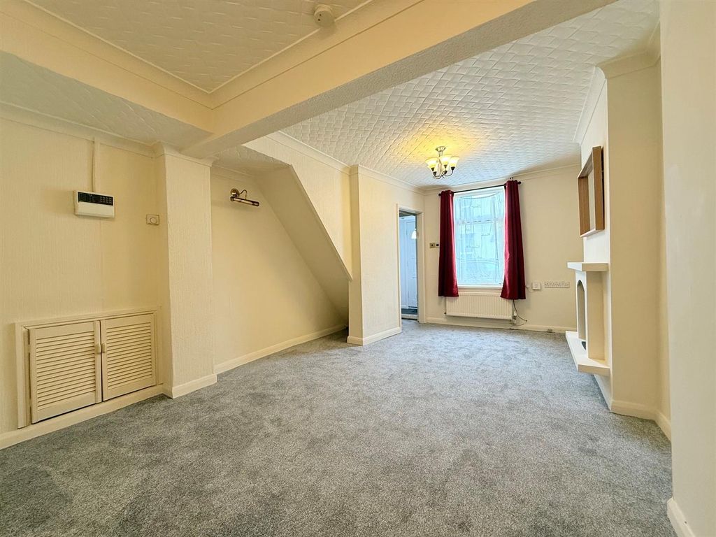 Property photo 3 of 10 Lounge/Dining Room