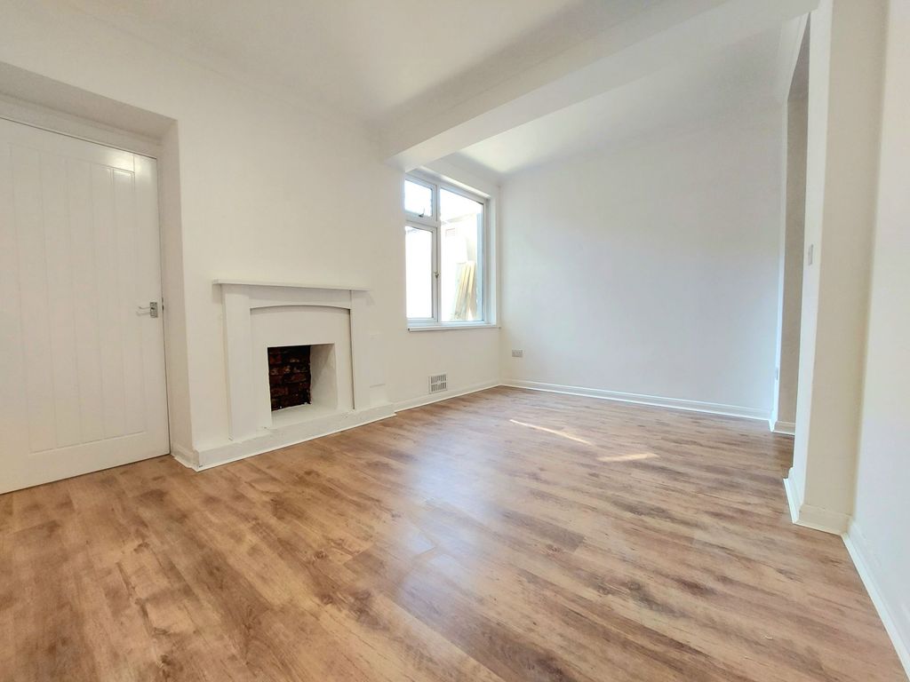 Property photo 2 of 35