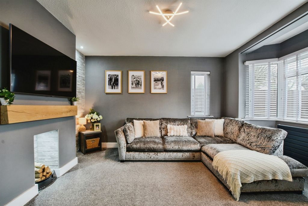 Property photo 3 of 27