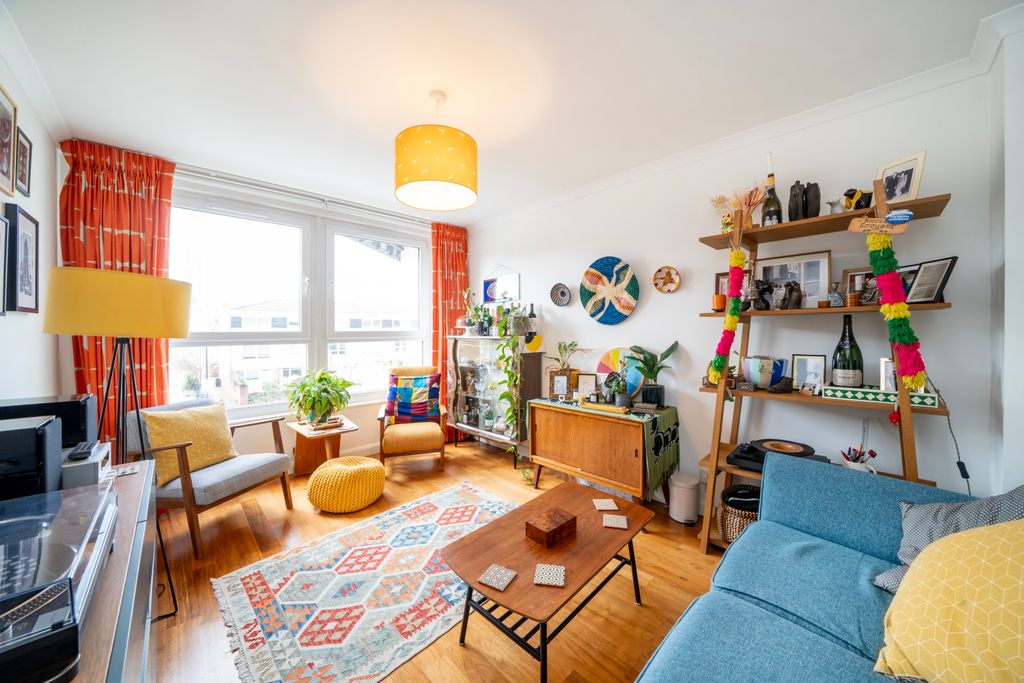 Property photo 3 of 10 Reception