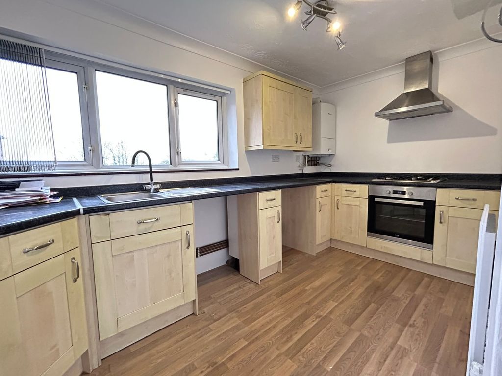 Property photo 2 of 10 Kitchen