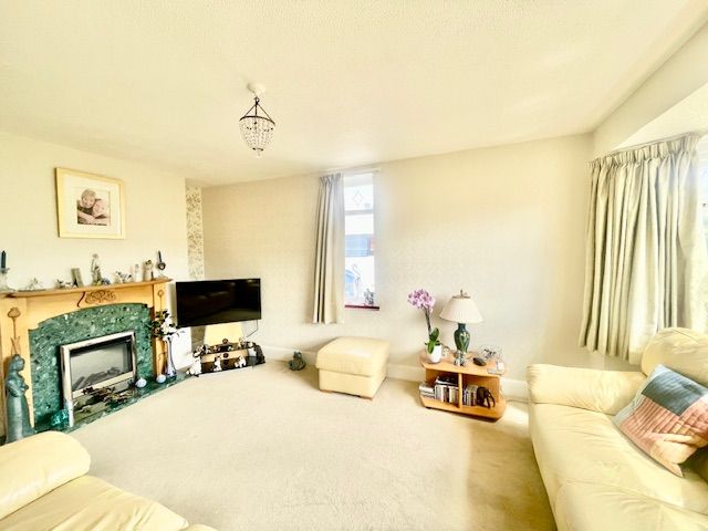 Property photo 2 of 26 Sitting Room