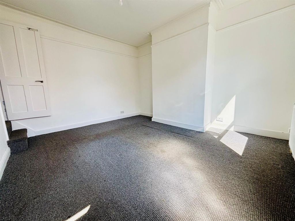 Property photo 3 of 10 Living Room:
