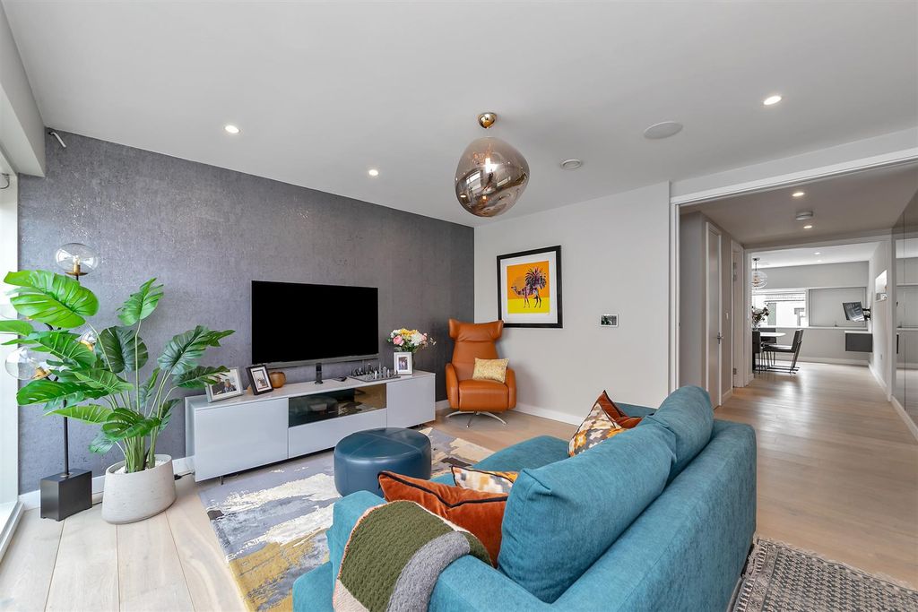 Property photo 2 of 29 95Londonroad-20.Jpg