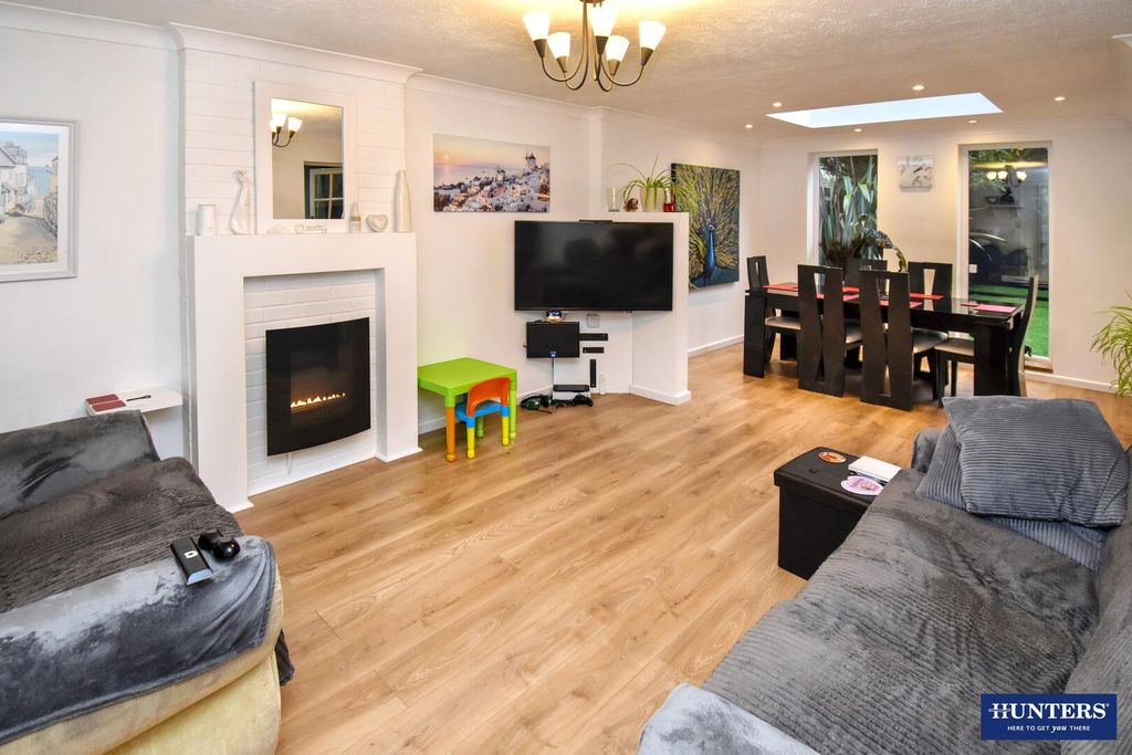 Property photo 2 of 17 Living Room