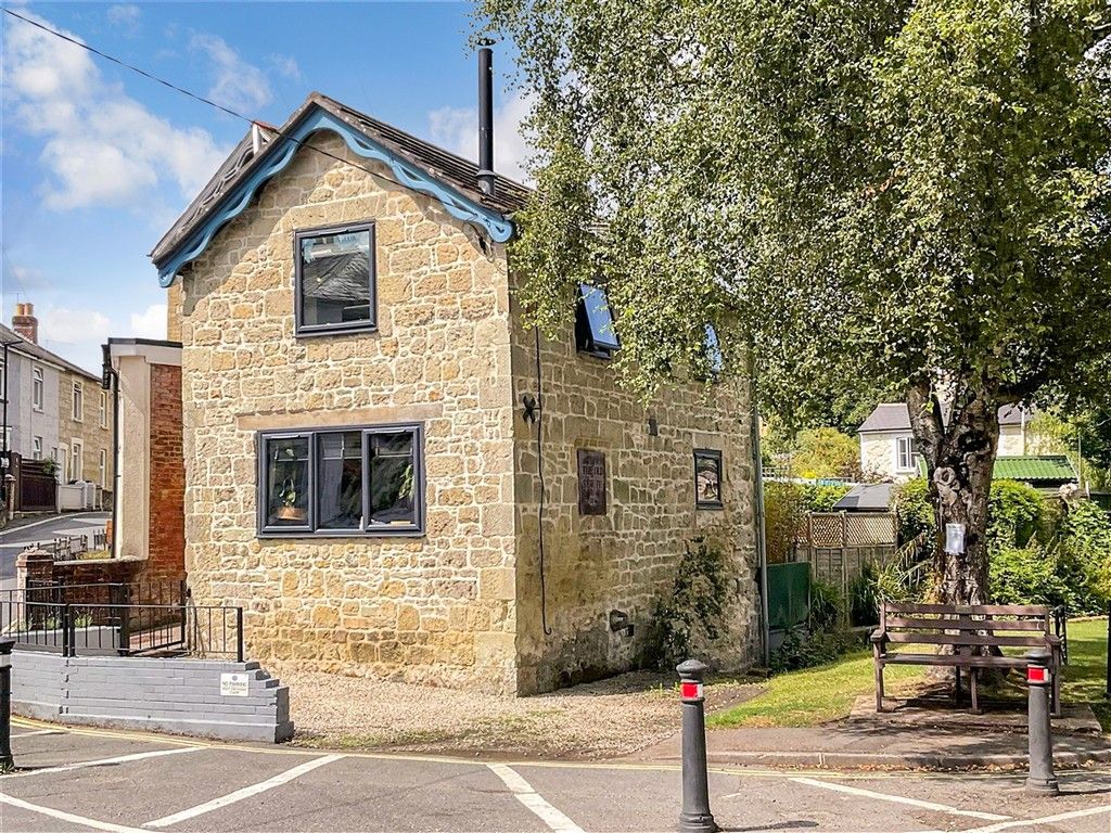 Property photo 1 of 15 Front Aspect