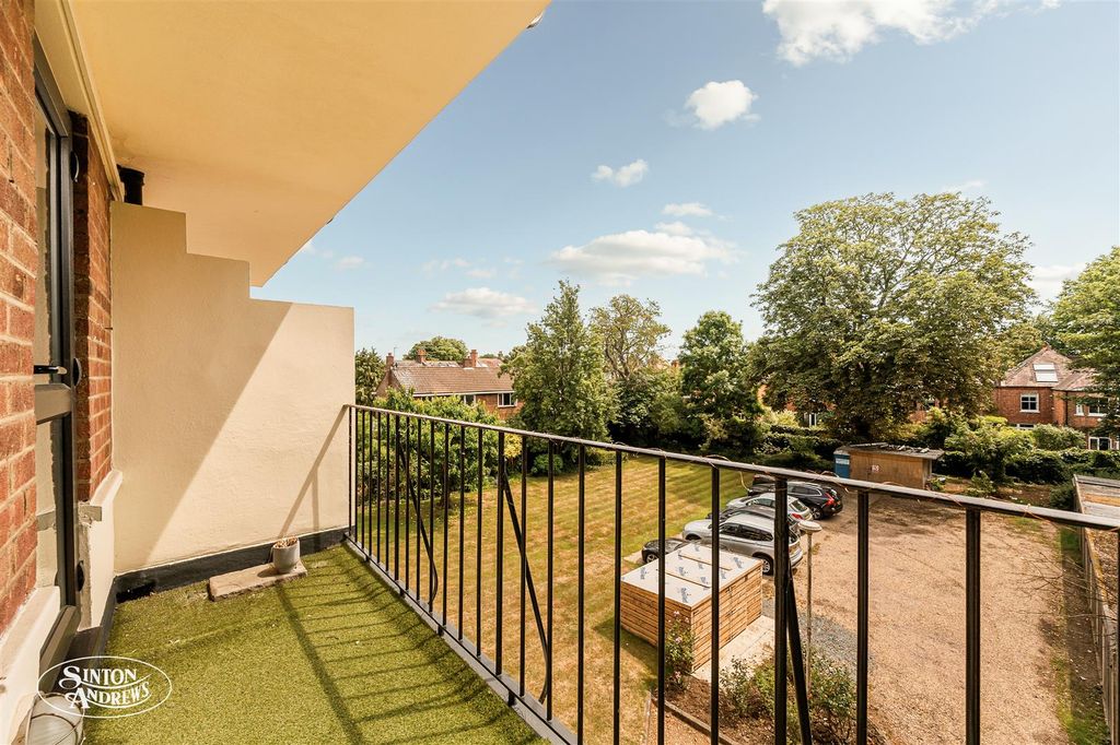 Property photo 3 of 12 15 Kemsley Court-6.Jpg
