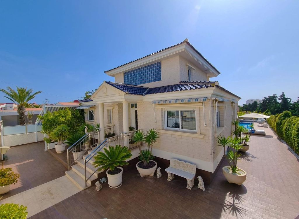 Property photo 1 of 50