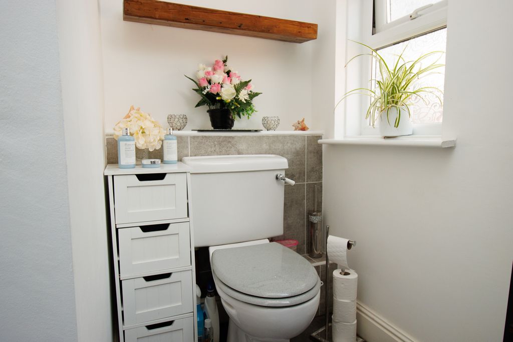 Additional image 11 of 2 bed flat for saleWest Avenue, Filey YO14