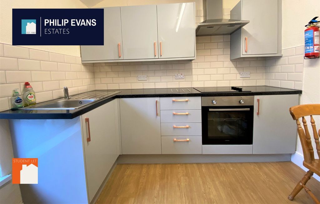 Property photo 3 of 23