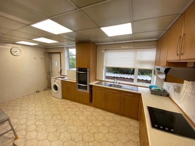 Property photo 3 of 25 Kitchen