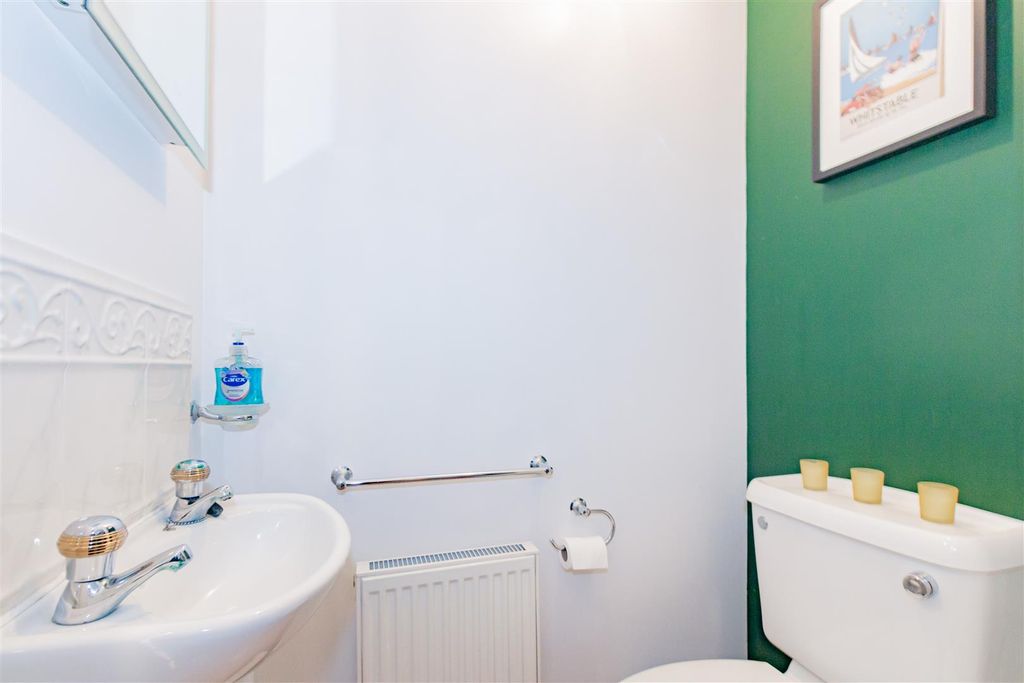 Property photo 3 of 16 Gf WC
