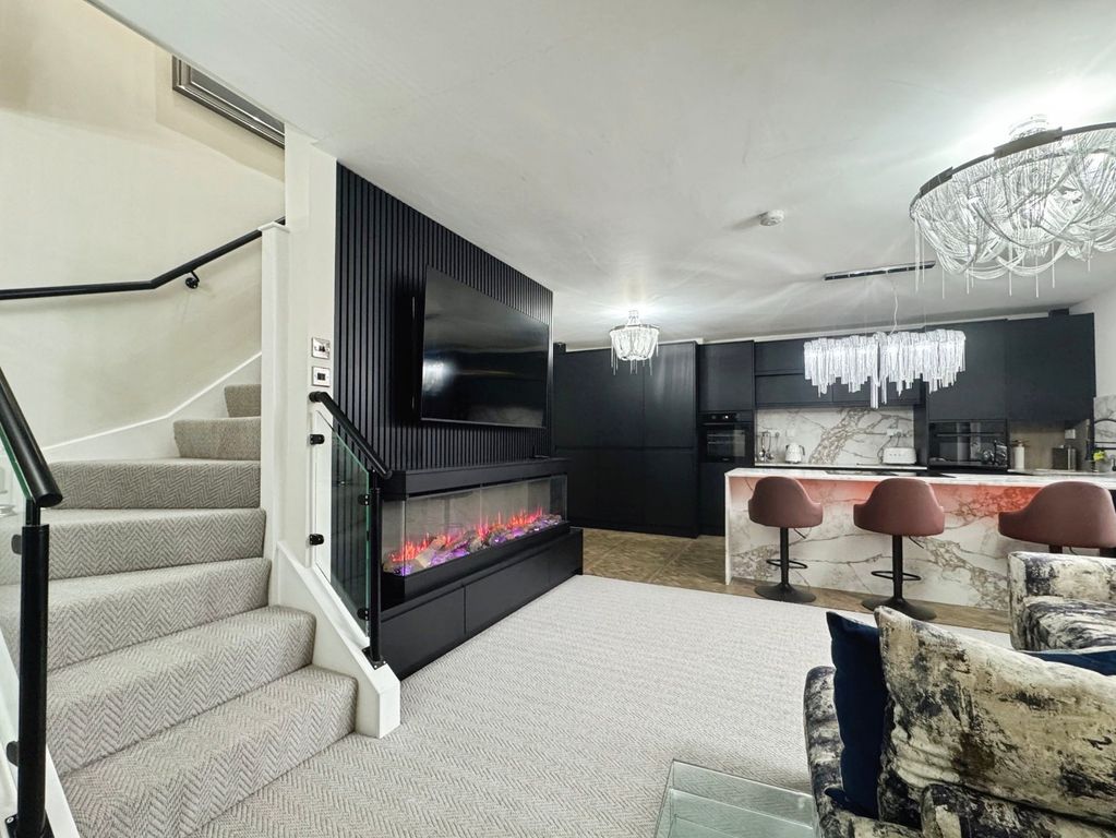 Property photo 2 of 29 Picture No. 34