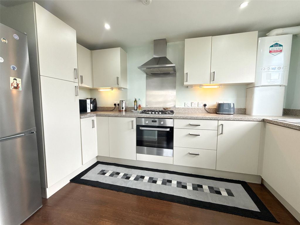 Property photo 3 of 19 Kitchen