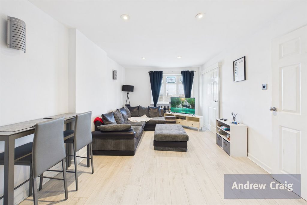 Property photo 2 of 11 Lounge/Dining Room