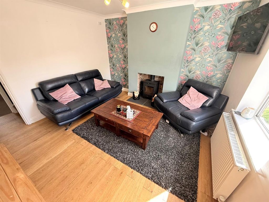 Property photo 2 of 14 Lounge