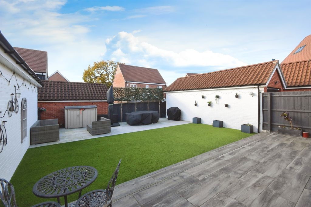 Property photo 2 of 17