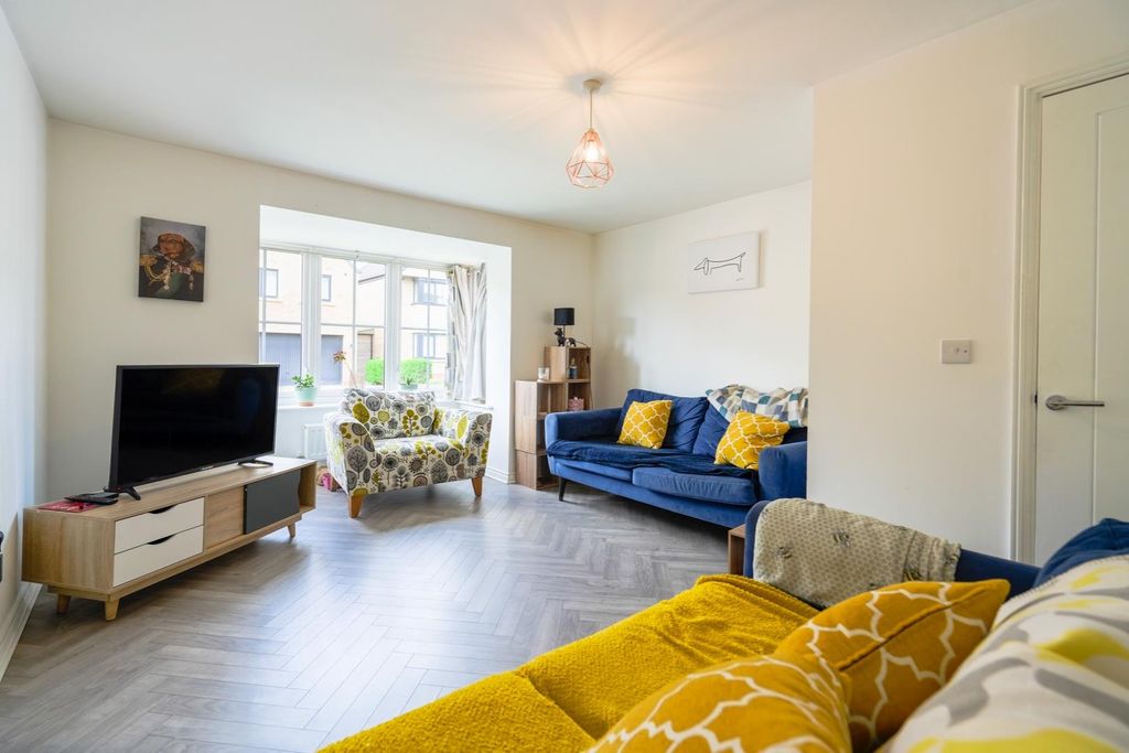 Property photo 2 of 9 Living Room