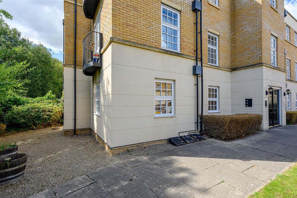 Property photo 1 of 13 External