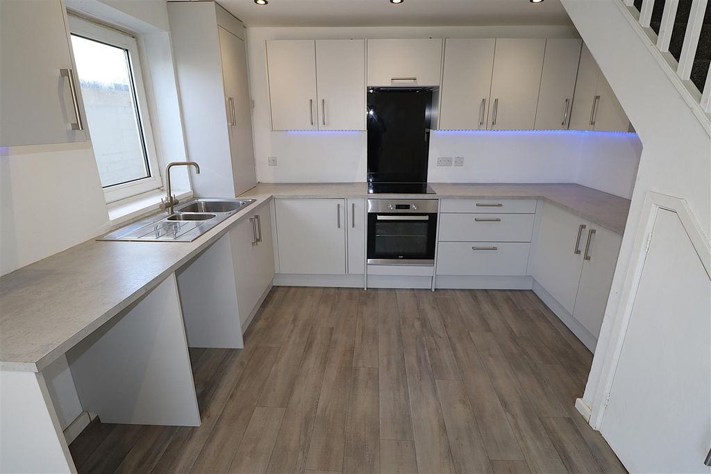 Property photo 3 of 19 Kitchen/Diner