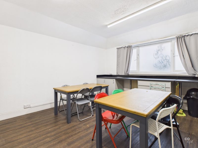 Property photo 3 of 8 Photo 21