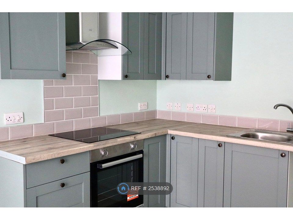 Property photo 3 of 10 Kitchen