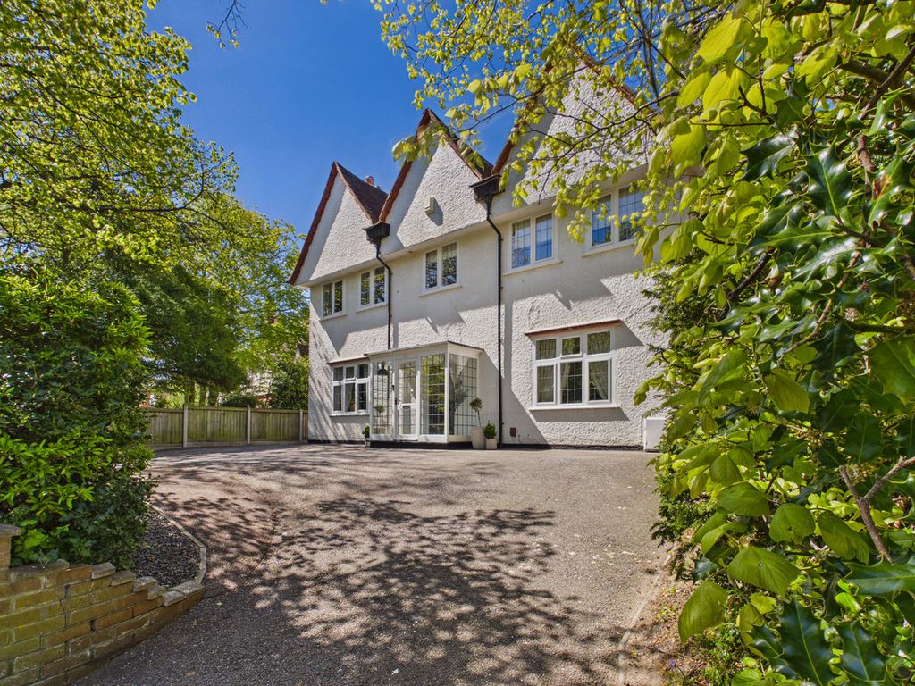 Property photo 1 of 32