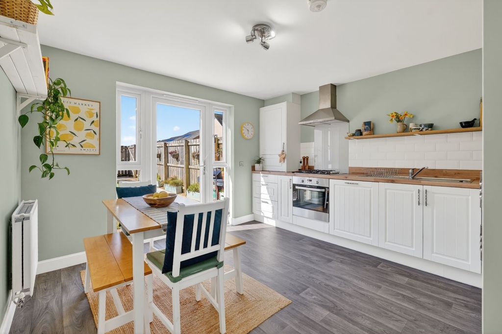 Property photo 3 of 25