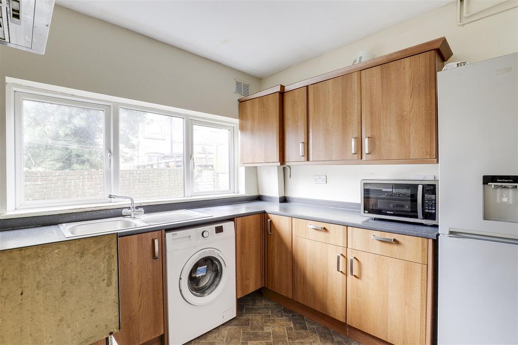 Property photo 3 of 20 31476.Jpg