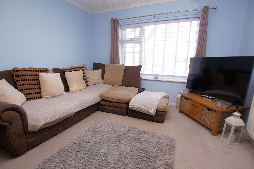 Property photo 2 of 9 Lounge