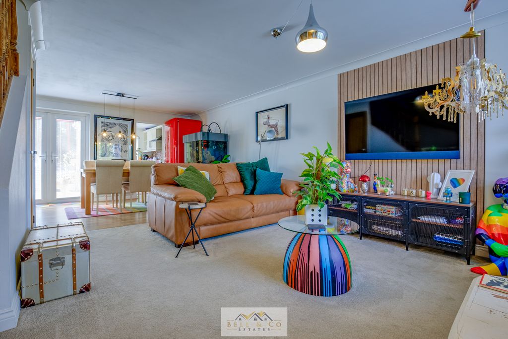 Property photo 2 of 30