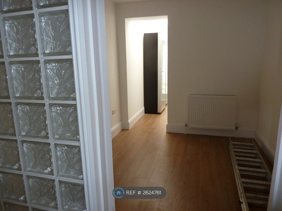 Property photo 3 of 6 Bedroom 1