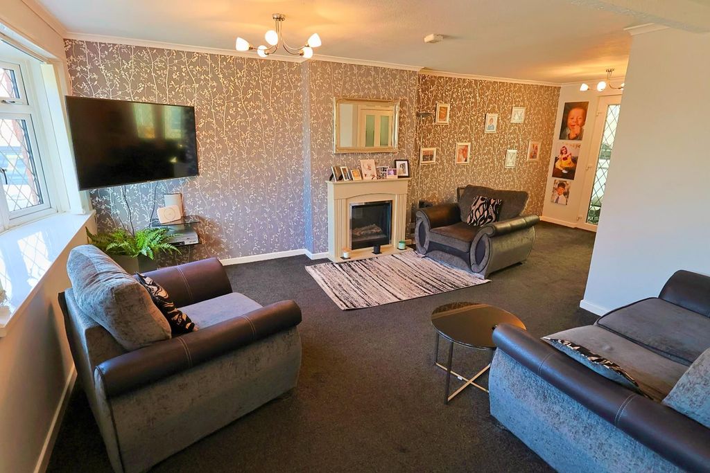 Property photo 3 of 19 Lounge / Diner