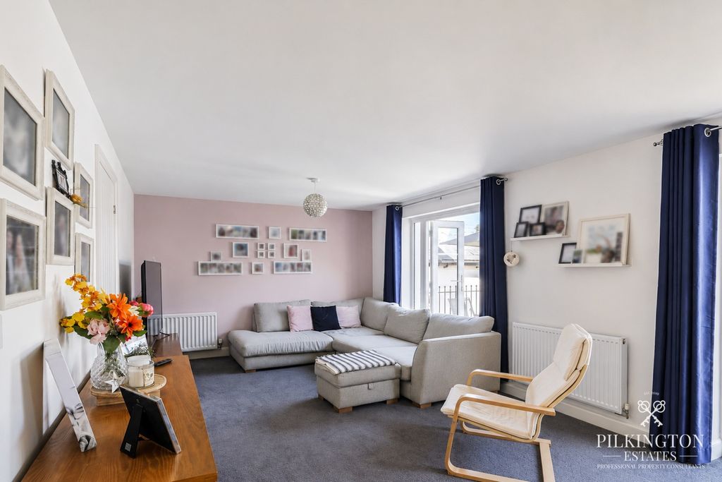 Property photo 2 of 18 5291342