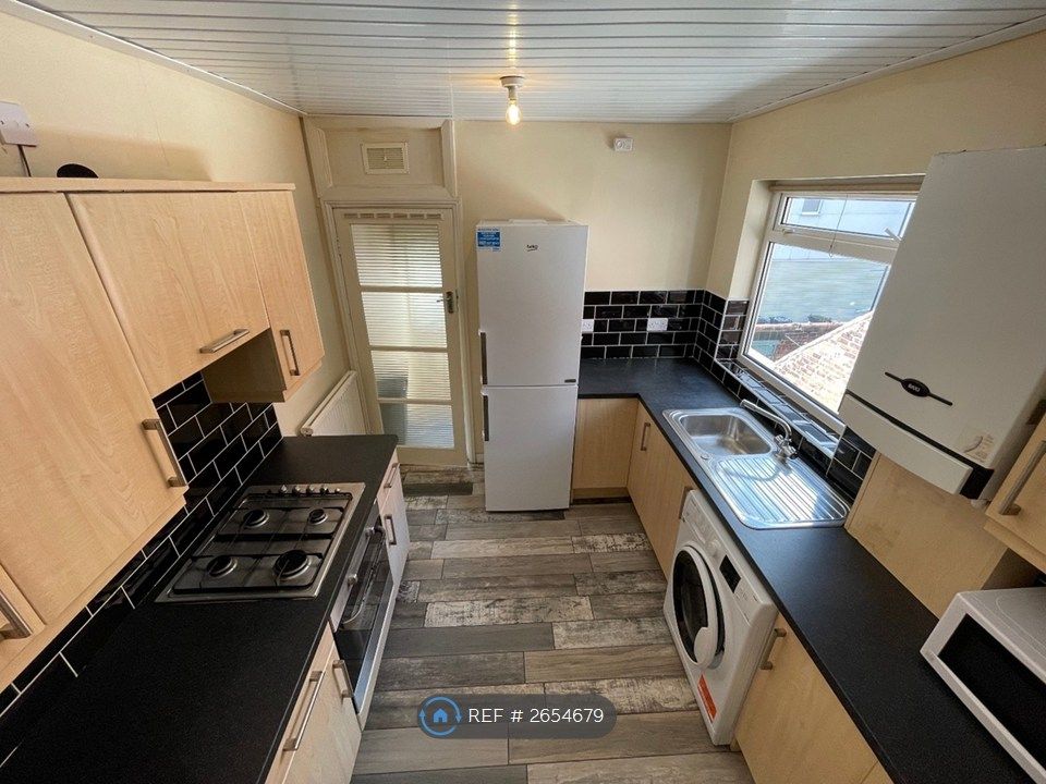 Property photo 3 of 6 Kitchen