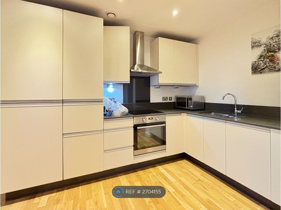 Property photo 3 of 10 Kitchen