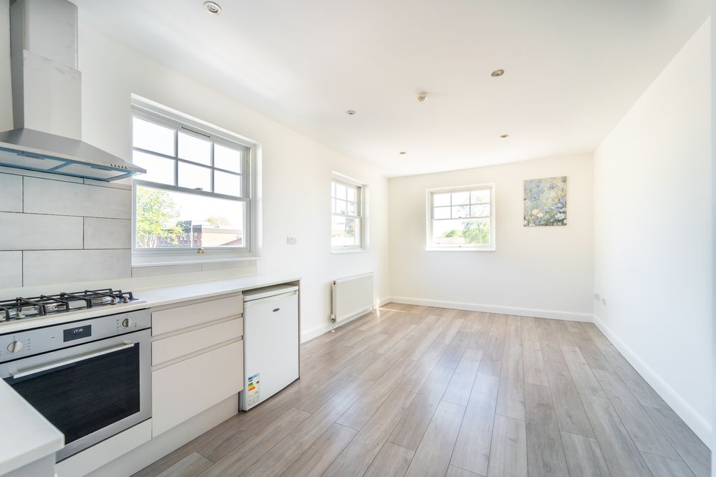 Property photo 1 of 7 Mba00308
