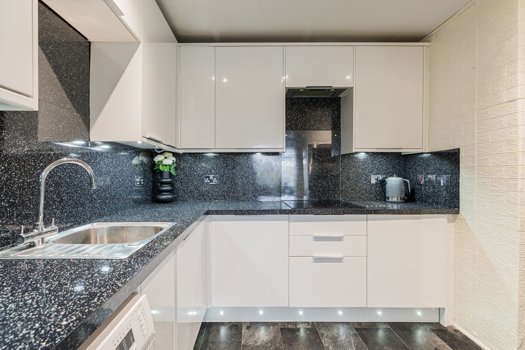 Additional image 5 of 2 bed flat for sale159 Colinton Mains Road, Edinburgh EH13