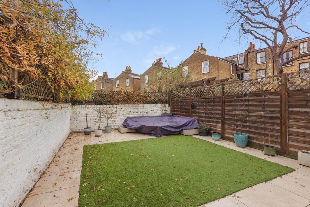 Property photo 2 of 19 Image