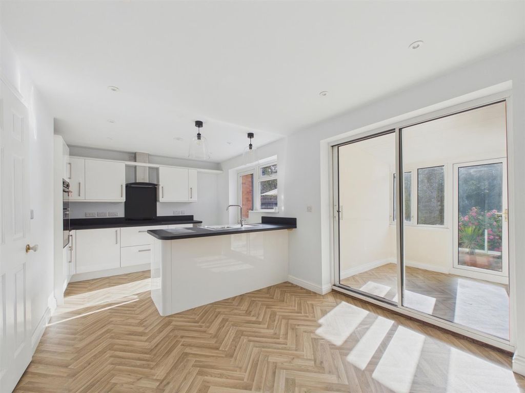 Property photo 3 of 19 Cam03972G0-Pr0306-Still002.Jpg