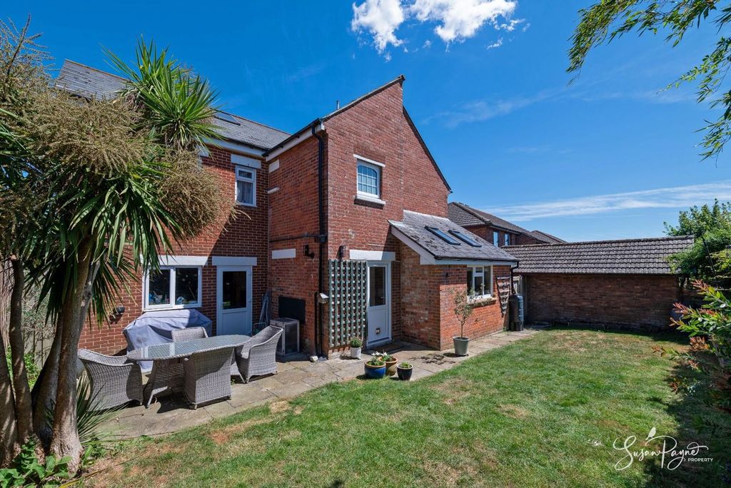 Property photo 2 of 35