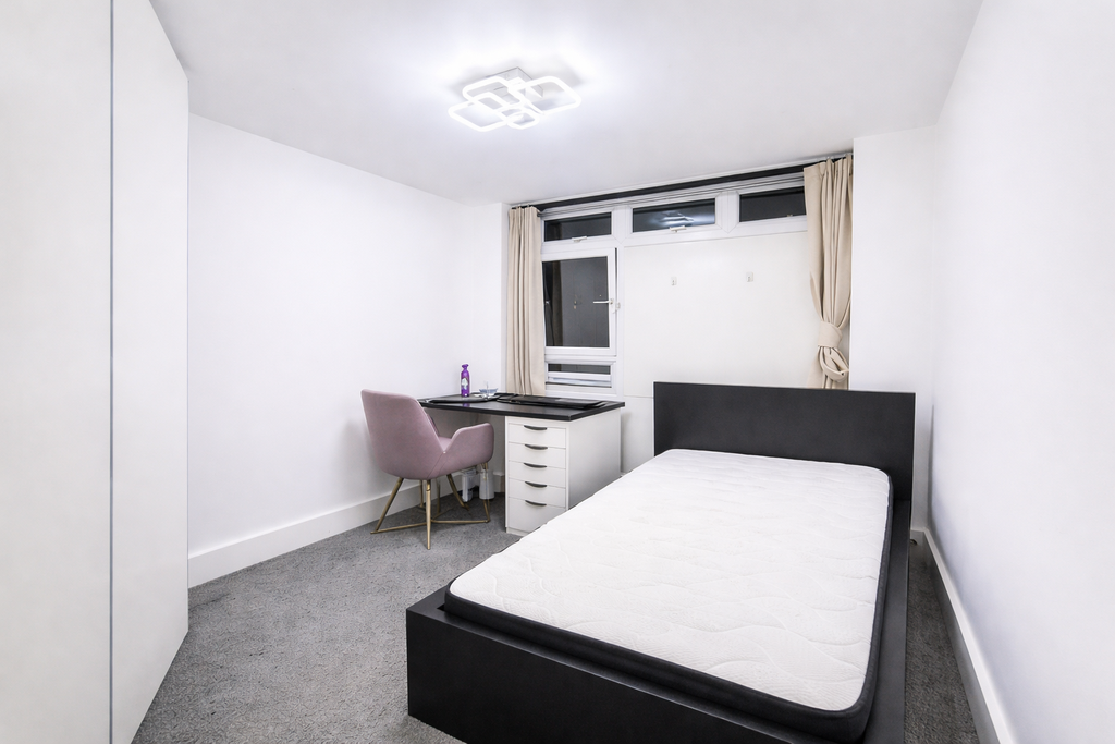 Property photo 1 of 4 Bedroom